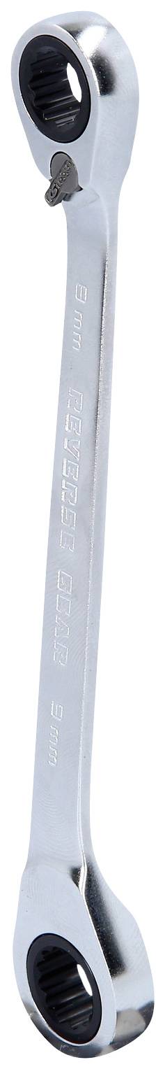 Ein silberner Maulschlüssel mit Ratschenschlüssel an beiden Enden.