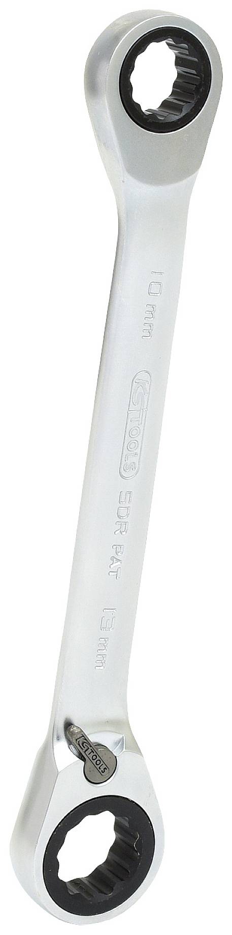 Ein silberner Doppelringschlüssel mit Ratschengelenk, links mit 19 mm und rechts mit 17 mm markiert.