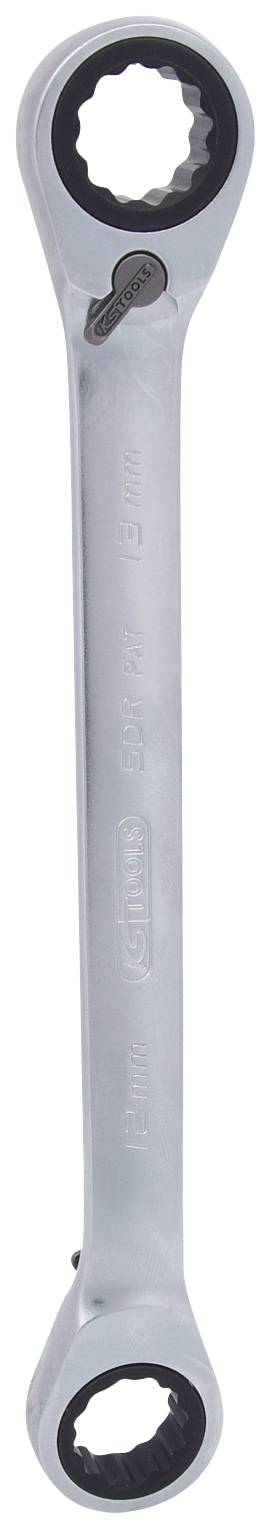 Ein silberner Ratschen-Ringschlüssel mit zwei unterschiedlichen Nussgrößen an den Enden.