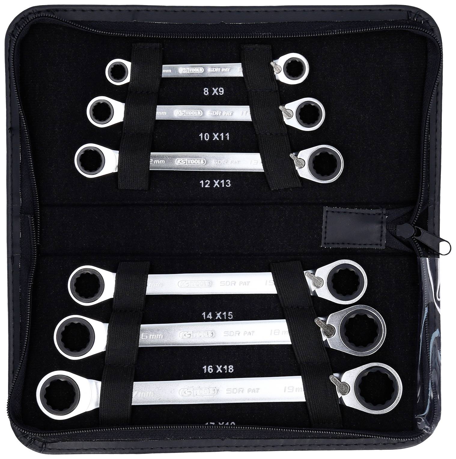 Ein Satz Ringschlüssel verschiedener Größen (8x9 bis 19mm) in einer schwarzen Werkzeugtasche.