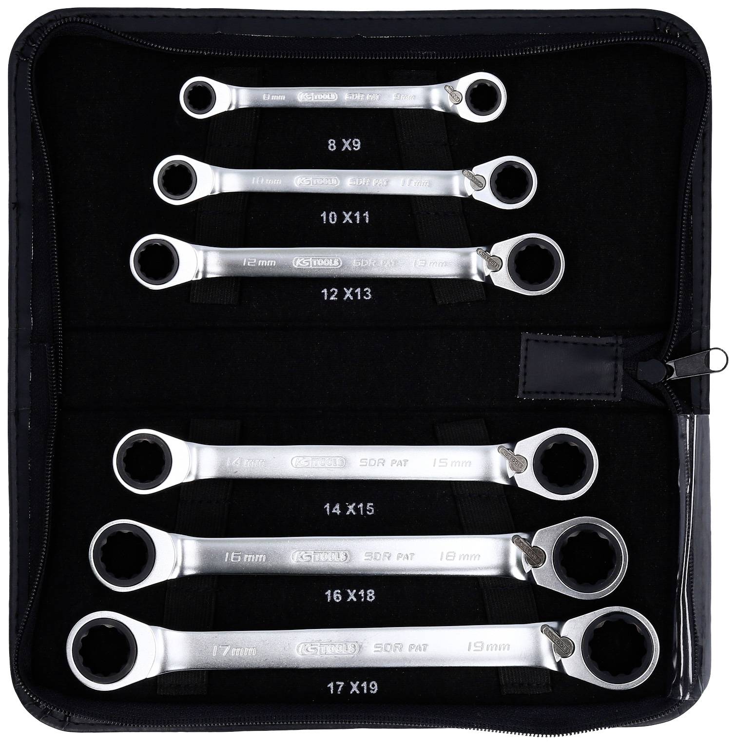 Ein Werkzeugset mit acht Maulschlüsseln in verschiedenen Größen, in einer offenen schwarzen Tasche organisiert.