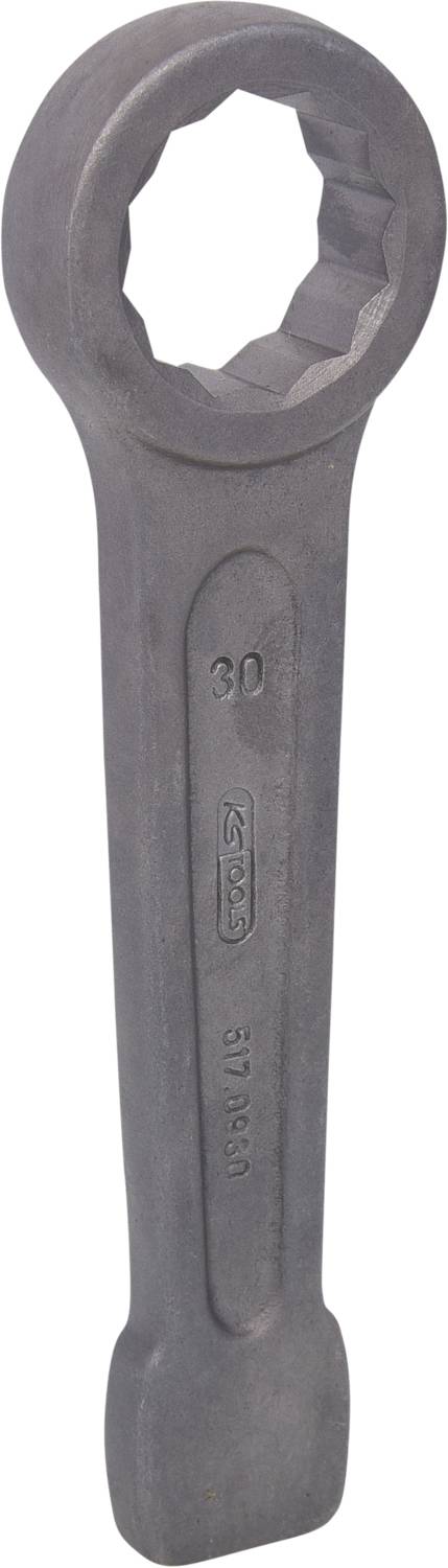 Ein großer, metallener Ringschlüssel mit der Aufschrift 