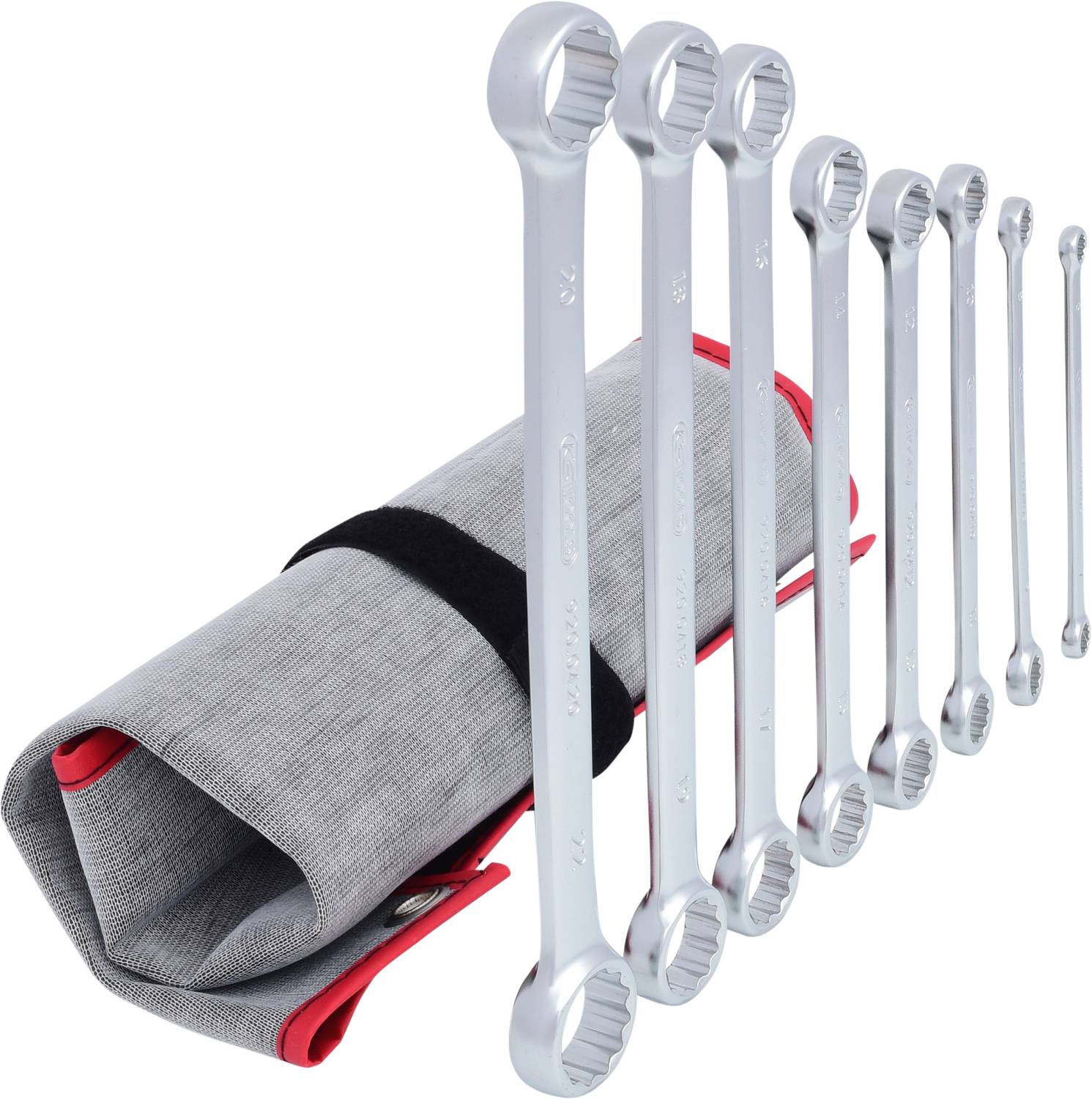 Ein Satz Maulschlüssel in verschiedenen Größen, ordentlich nebeneinander angeordnet, neben einem grauen, eingerollten Werkzeugbeutel.