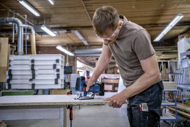 Bosch Professional GST 18V-155 SC Akku-Stichsäge 06015B0002 18V