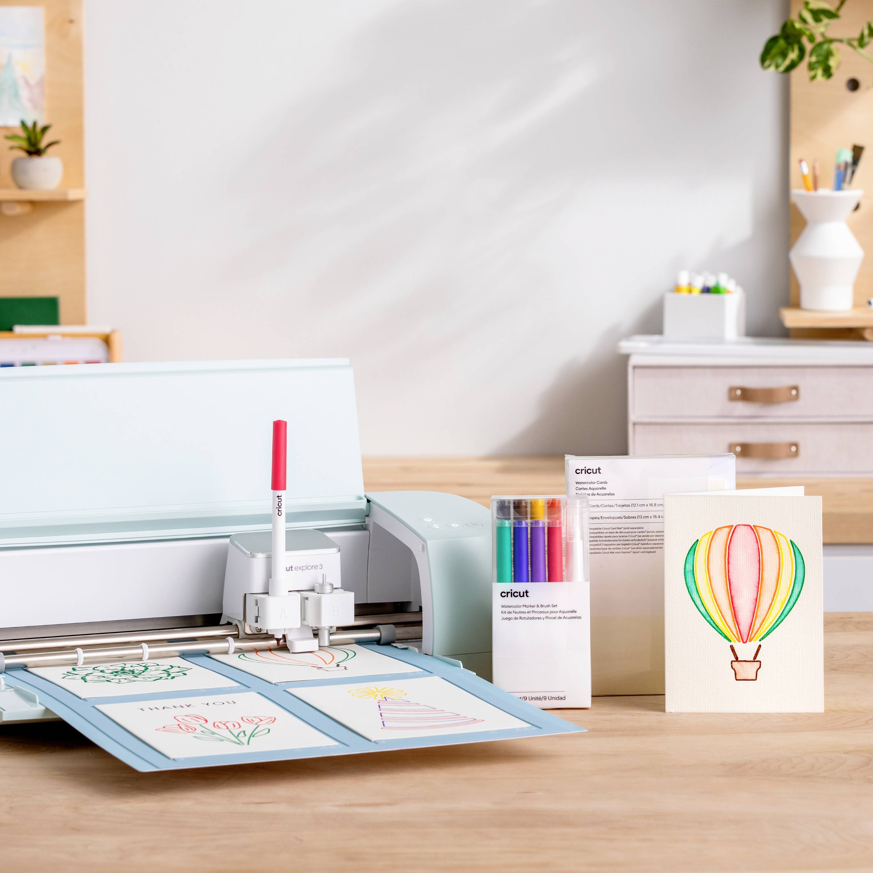 Cricut Aquarellstiften & -pinsel, 9er Stiftset Grün, Blau, Violett, Rot, Schwarz, Braun, Gelb, Orange