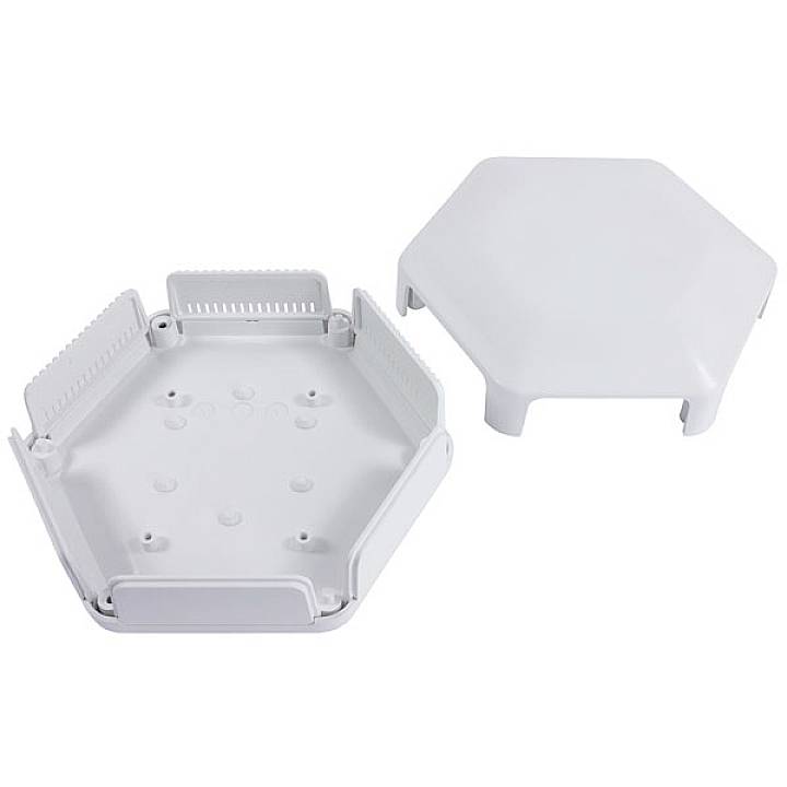 Sechseckige, weiße Plastikbox, geöffnet gezeigt. Deckel daneben. Innenraum mit vertieften Befestigungspunkten sichtbar.