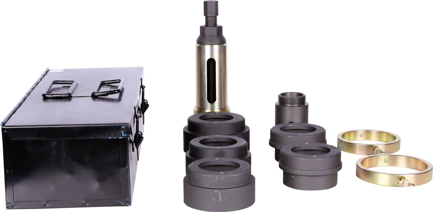 Satz aus Metallgehäuse, Rohradapter und Ringe. Verwendet für das Formen oder Umformen von Metallteilen.