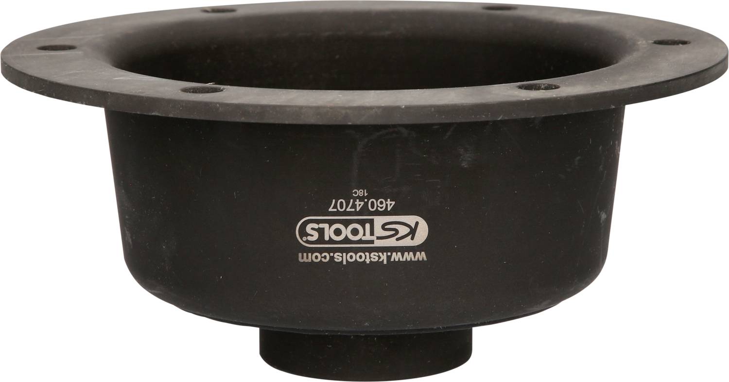 Ein schwarzes, rundes KS Tools Werkstück mit Flansch und Öffnung, möglicherweise ein Ventil oder Adapter, mit Aufschrift 'www.kstools.com'.