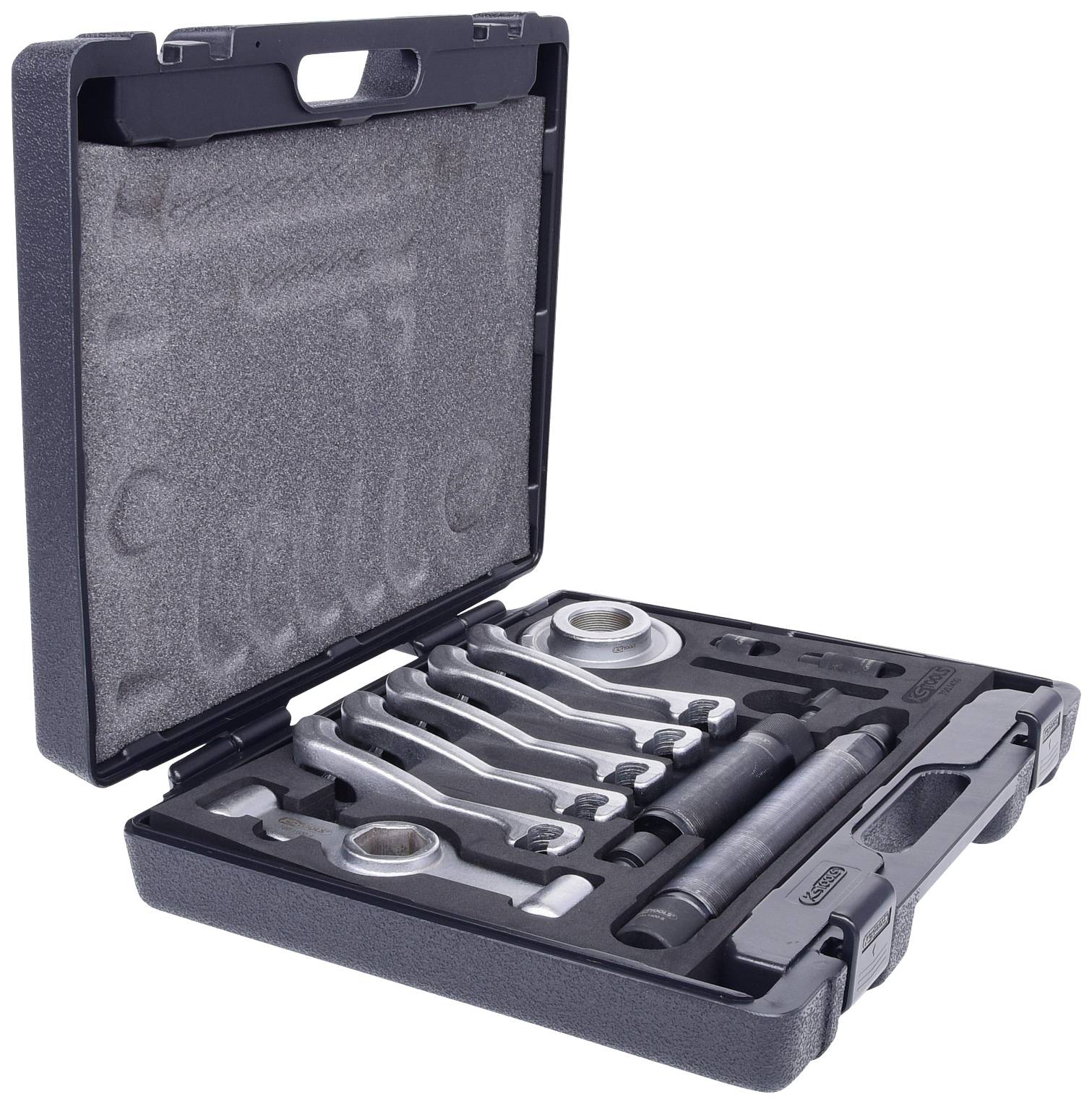 Ein geöffneter Werkzeugkoffer mit verschiedenen Schraubenschlüsseln und Werkzeugen, ordentlich im Schaumstoffeinsatz angeordnet.