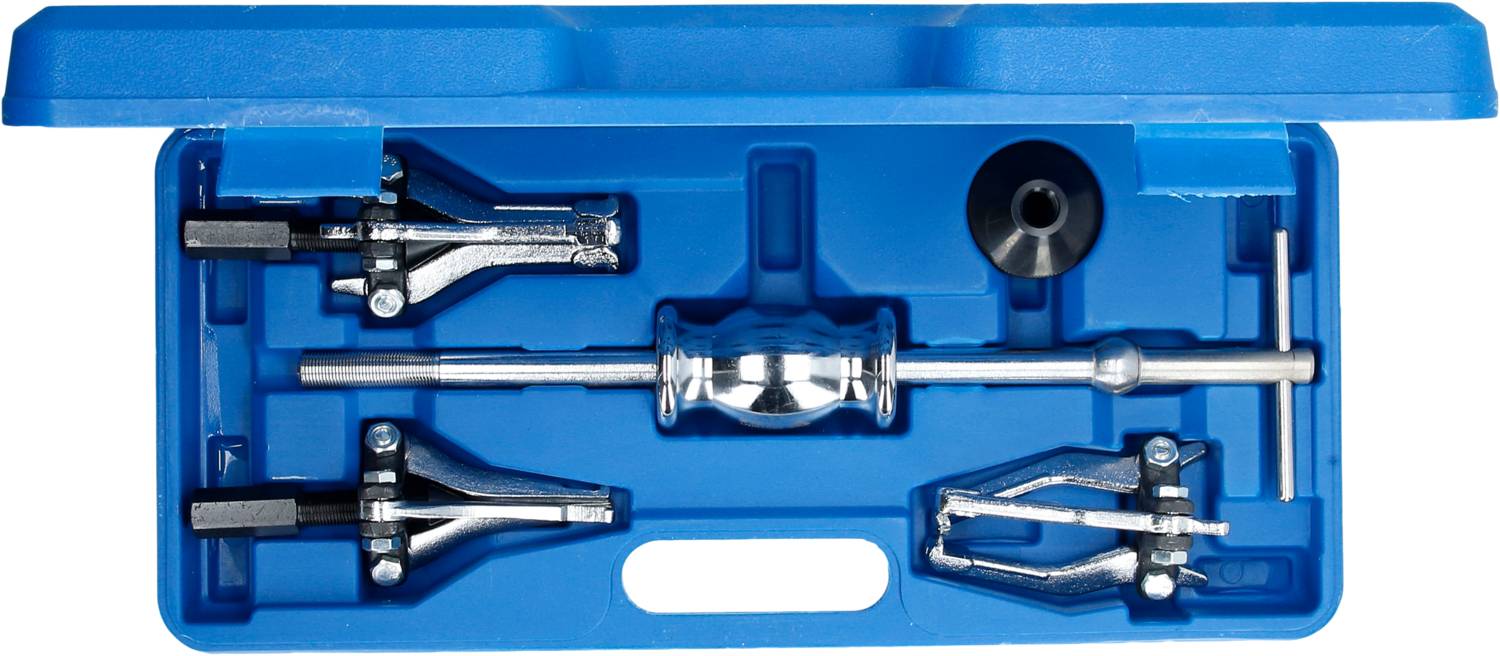 Blaues Kunststoffetui mit diversen silberfarbenen Metallwerkzeugen, darunter ein Gleithammer und Abziehvorrichtungen, zur Kfz-Reparatur.