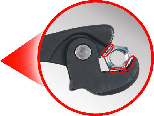 Nahaufnahme einer schwarzen Zange, die eine silberne Mutter hält, mit Markierung der Kontaktpunkte zwischen Zange und Mutter.