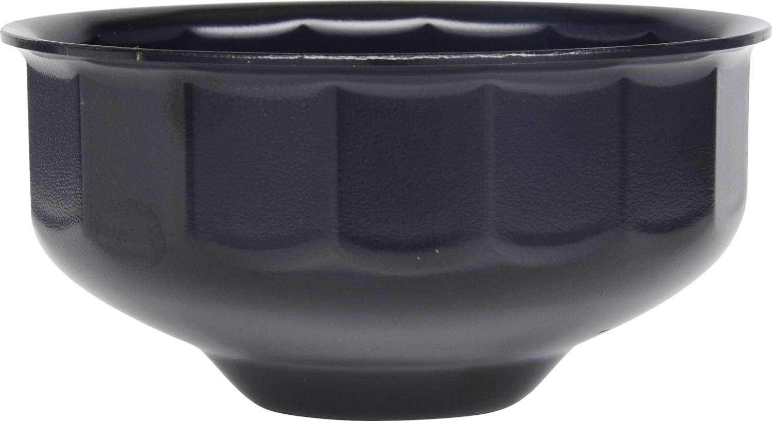 Eine schwarze Plastikschüssel mit geometrischem Muster an der Außenseite.