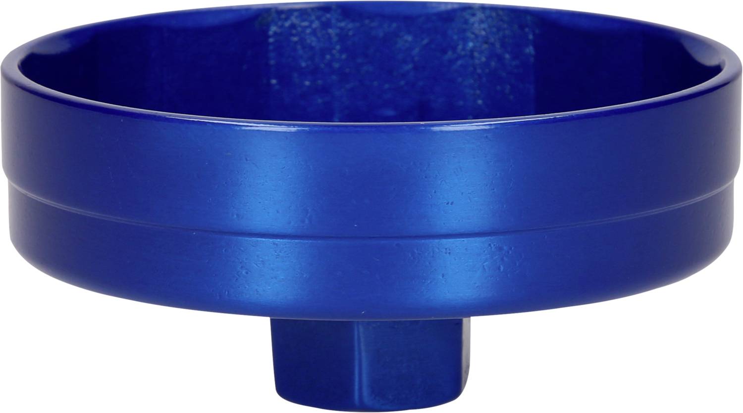 Blauer Metalltrichter mit breitem Rand und kurzem Ausguss, zur sicheren Flüssigkeitsübertragung in enge Öffnungen.