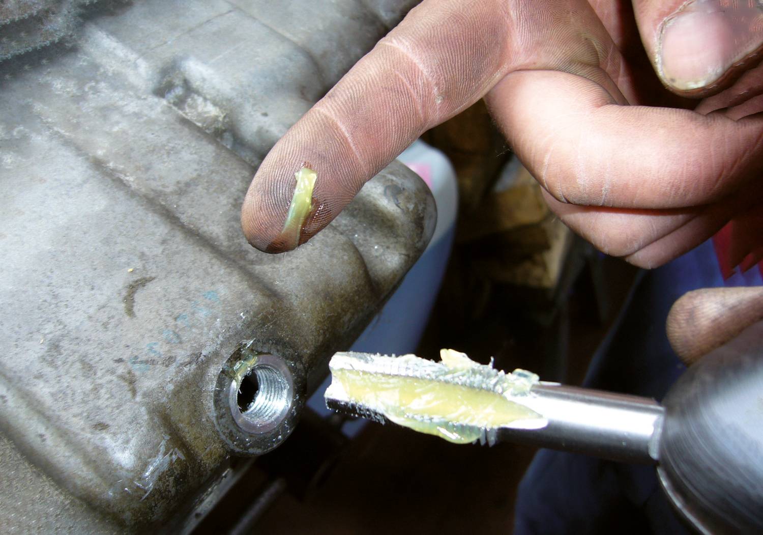 Brilliant Tools BT711300 Reparatursatz für Öl-Ablassschrauben-Gewinde, 114-tlg