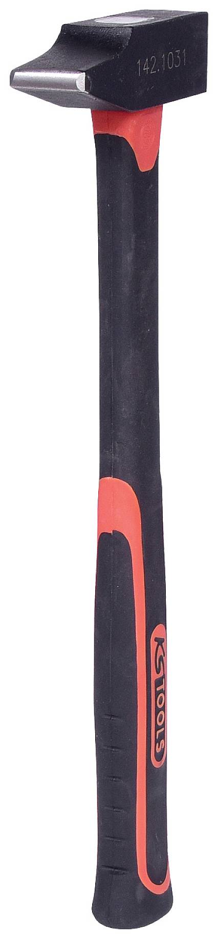 Ein schwarzer Hammer mit rotem Griff, geeignet für allgemeine Bauarbeiten, aufrecht aufgestellt.