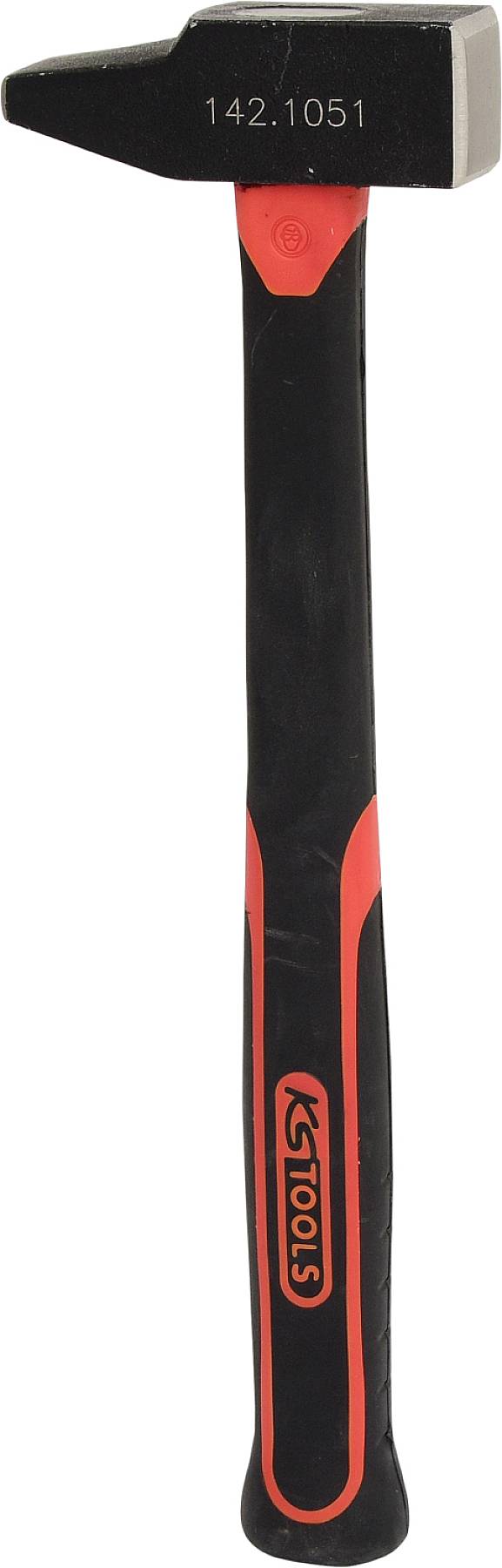 Ein schwarzer Hammer mit rotem Griff, auf dem Griff steht 'KS Tools'. Die Kopfseite zeigt die Gravur '142.1051'.