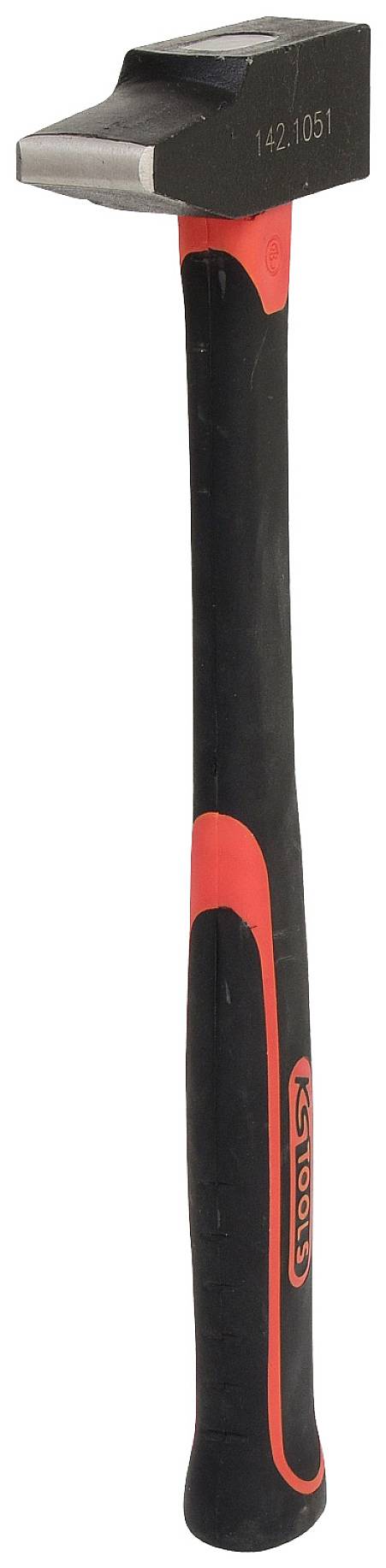 Ein schwarzer Hammer mit rotem Griff, geeignet für Bauarbeiten. Der Kopf zeigt die Zahlenreihe '142.051'.