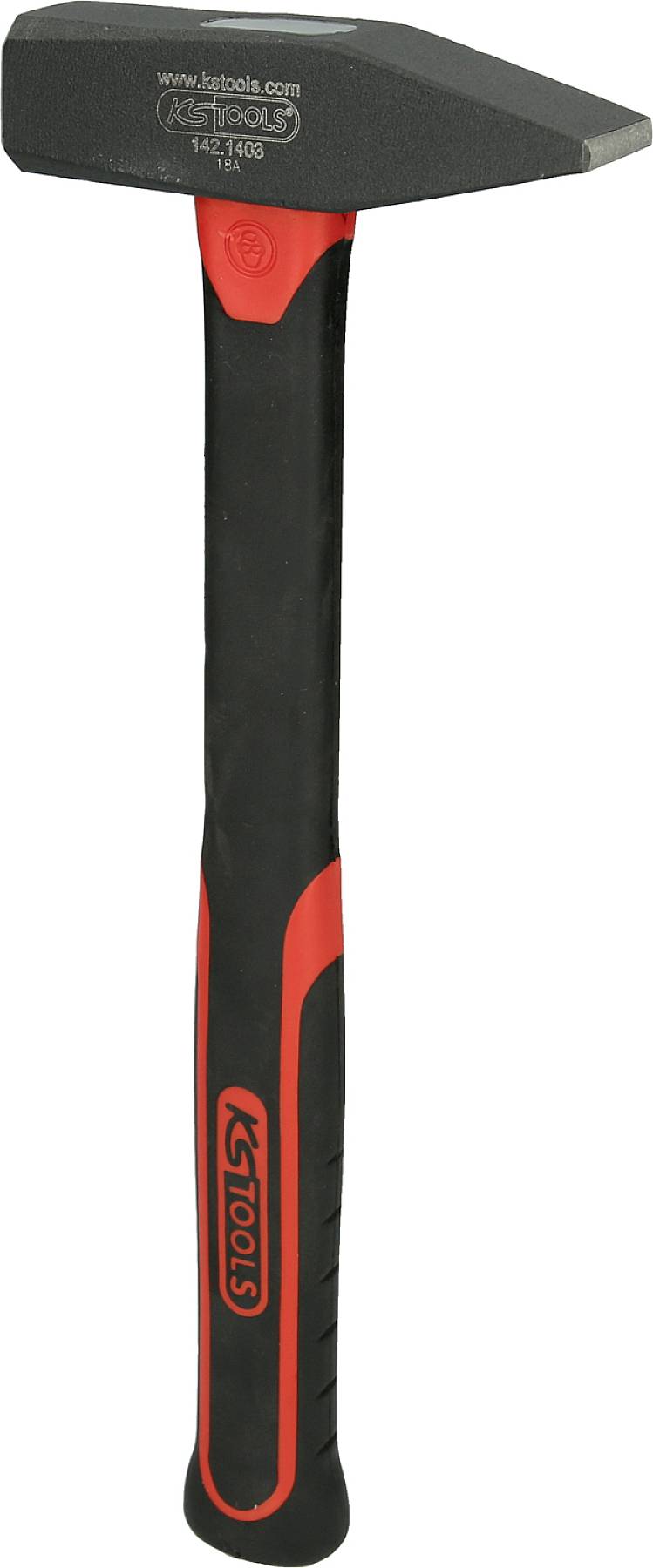 Ein schwarzer Hammer mit rotem Griff, auf dem Griff steht 'KS TOOLS'. Der Hammer hat eine rechteckige Metallkopf.
