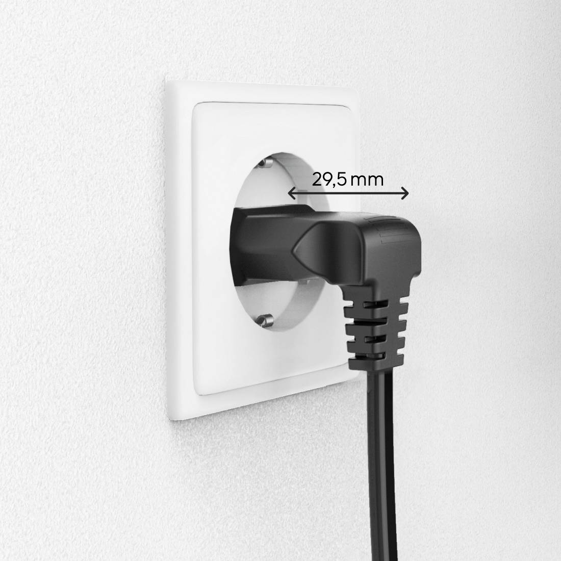 Steckdose mit eingestecktem Stecker, der 29,5 mm herausragt.