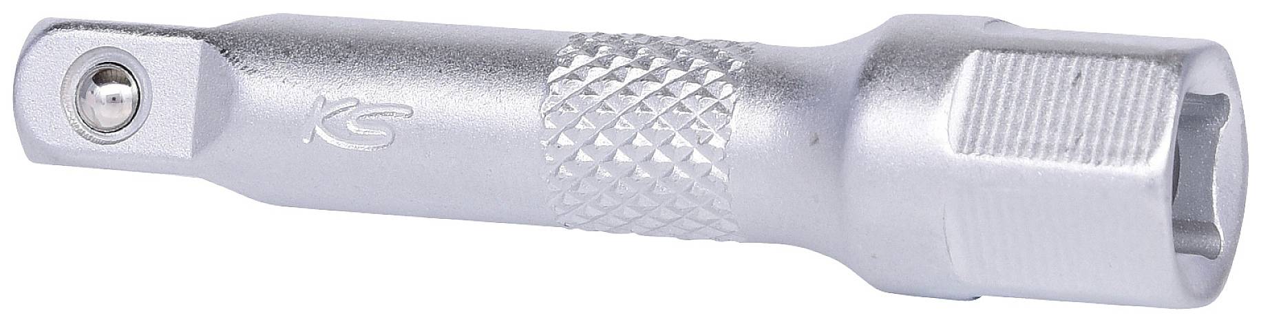 Ein silberfarbener Verlängerungsadapter mit einer geriffelten Oberfläche für besseren Halt, verwendet für Steckschlüsselwerkzeuge.
