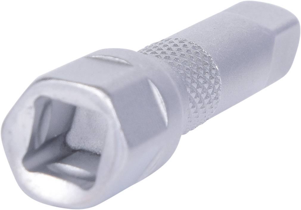 Ein silberfarbiger Steckschlüsselaufsatz mit geriffelter Oberfläche, passend für Schrauben mit sechseckigem Kopf.