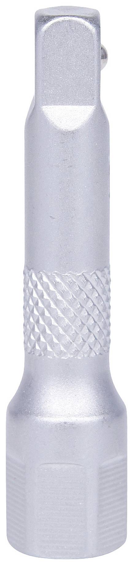 Eine silberne Metalltaschenlampe mit geriffeltem Griff, steht aufrecht.