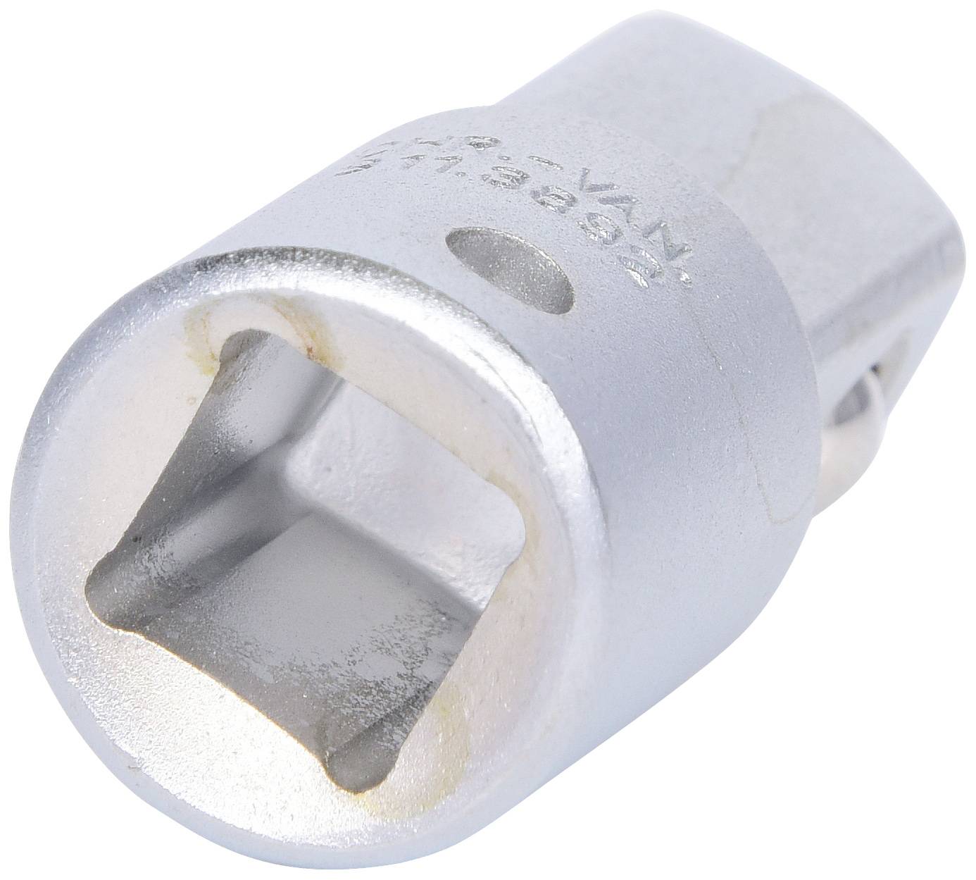 Eine silberne Werkzeugnuss mit quadratischer Öffnung, geeignet für Steckschlüssel, aus Metall gefertigt.