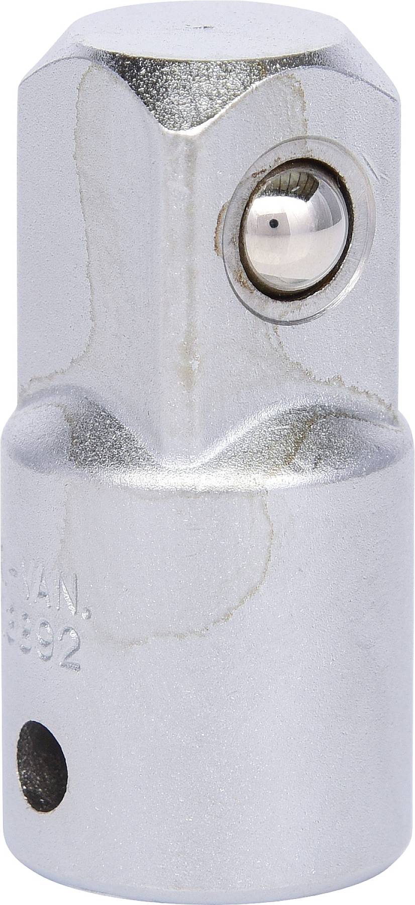 Ein silberner Steckschlüsseladapter aus Metall mit einem Kugellager an der Seite, das zur Befestigung in einem Stecksystem dient.