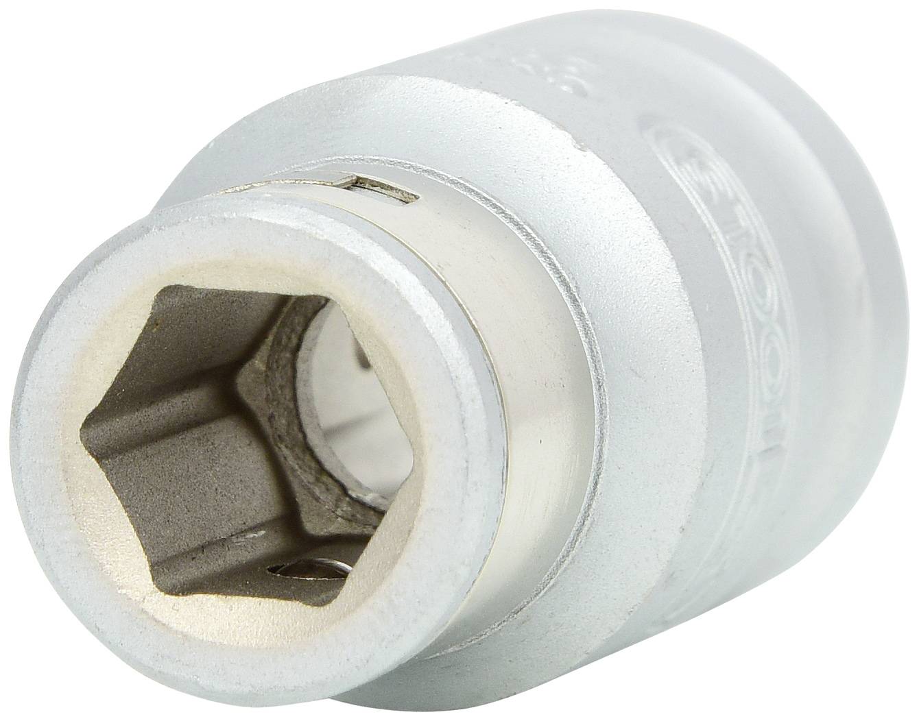 Metallische Steckschlüssel-Nuss in zylindrischer Form, zeigt den quadratischen Innenraum zur Verbindung mit einem Schraubschlüssel.