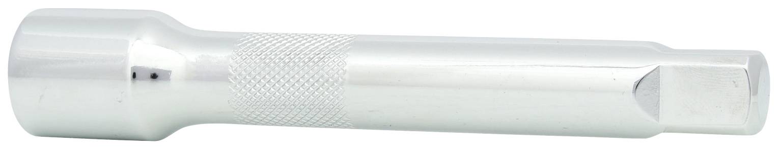Ein verlängerter Steckschlüsseladapter aus Metall mit gerändeltem Griff für besseren Halt, verwendet zur Verlängerung von Stecknüssen.