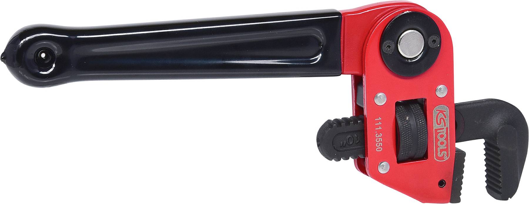 Das Bild zeigt einen roten Rohrschneider mit schwarzem Griff, der verwendet wird, um Rohre präzise zu schneiden.