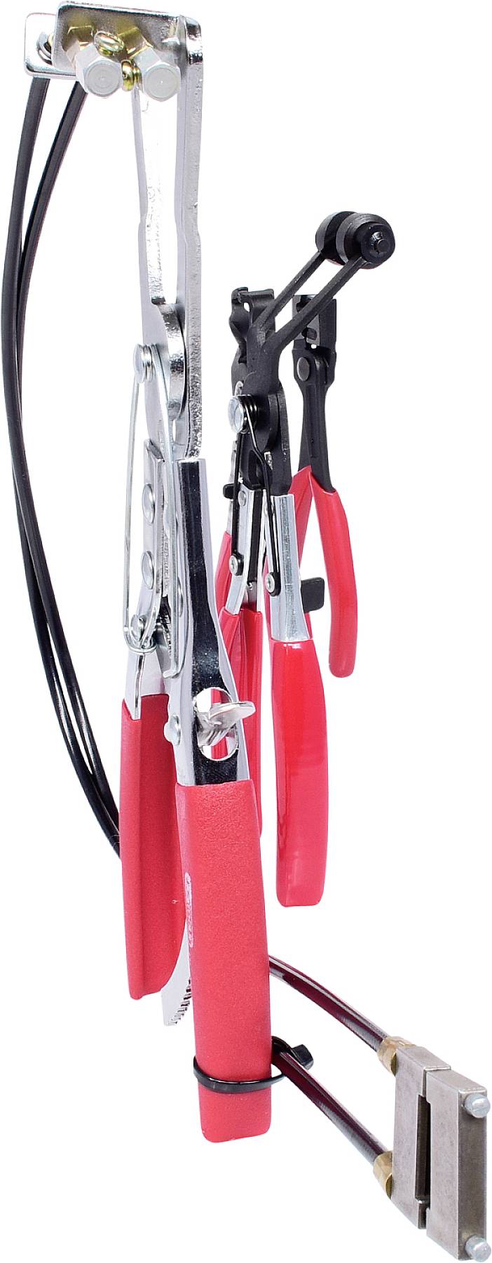 Mehrere rote Zangen mit Kabeln hängen zusammen an einem Haken.