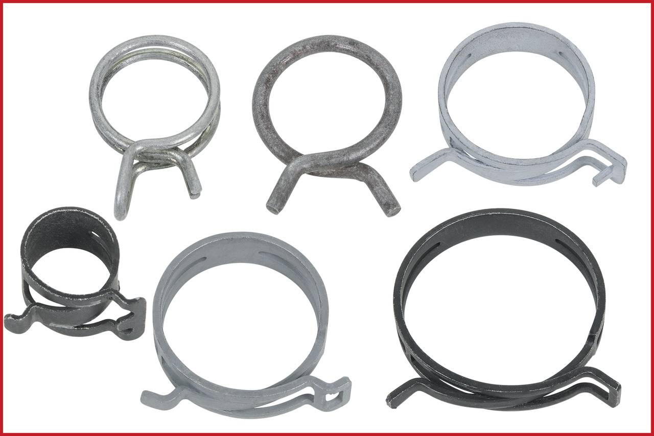 Sechs verschiedene Schlauchschellen in unterschiedlichen Größen und Farben auf weißem Hintergrund.