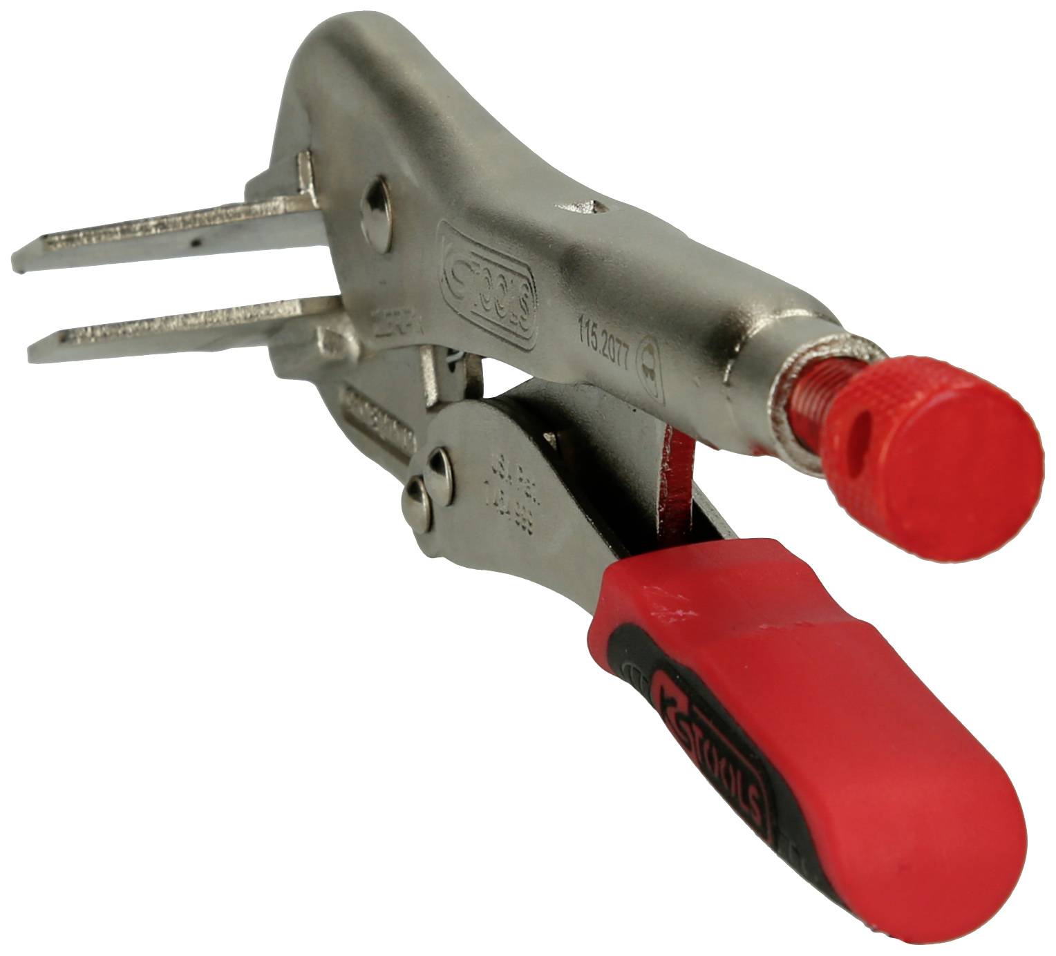 Eine Metallschnalle mit rotem Kunststoffgriff, verwendet zum Festziehen und Halten von Materialien, wie bei handwerklichen Arbeiten.