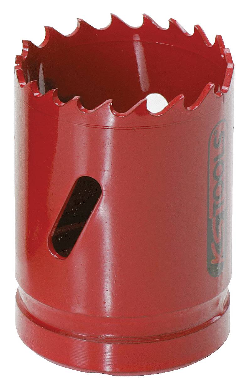 Ein roter Lochsägeaufsatz mit gezackten Schneidezähnen, geeignet zum Bohren in Holz und Metall, mit einem seitlichen Schlitz.