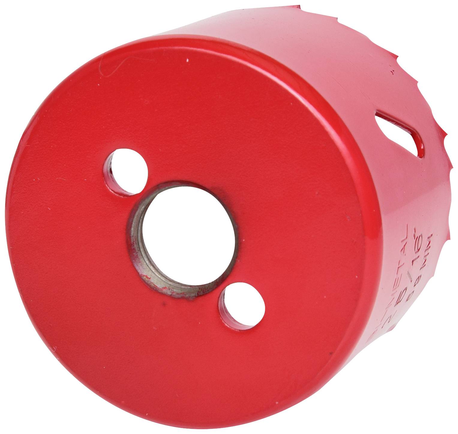 Ein roter Lochsägeaufsatz mit drei Löchern, passend für Metallbohrungen, strukturiert für präzises Schneiden.