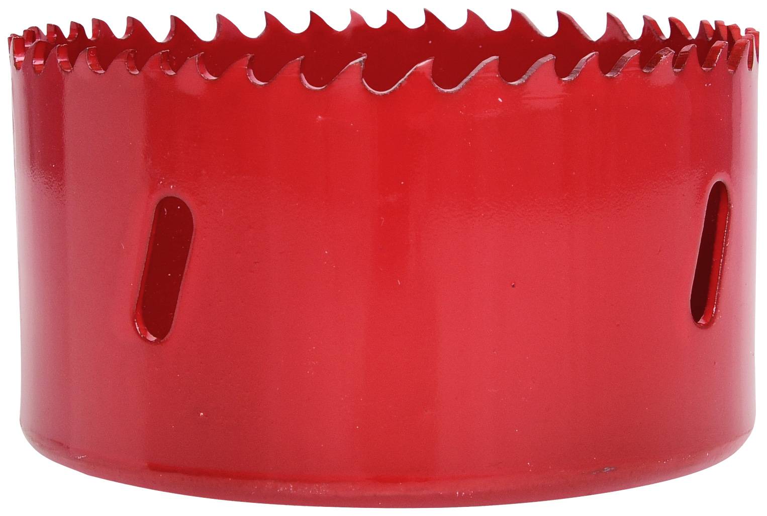 Rotes Lochsägeblatt aus Metall mit gezackter Schneide, seitlichen Schlitzen und rundem Profil, verwendet für das Bohren großer Löcher.