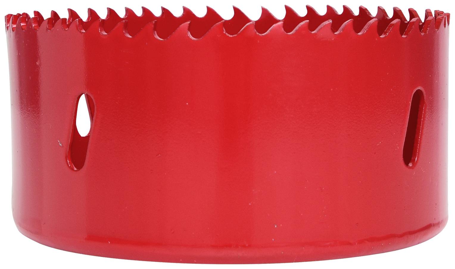 Roter Lochsägeaufsatz mit gezackter Kante und seitlichen Schlitzen, verwendet zum Bohren großer Löcher in Materialien wie Holz oder Metall.