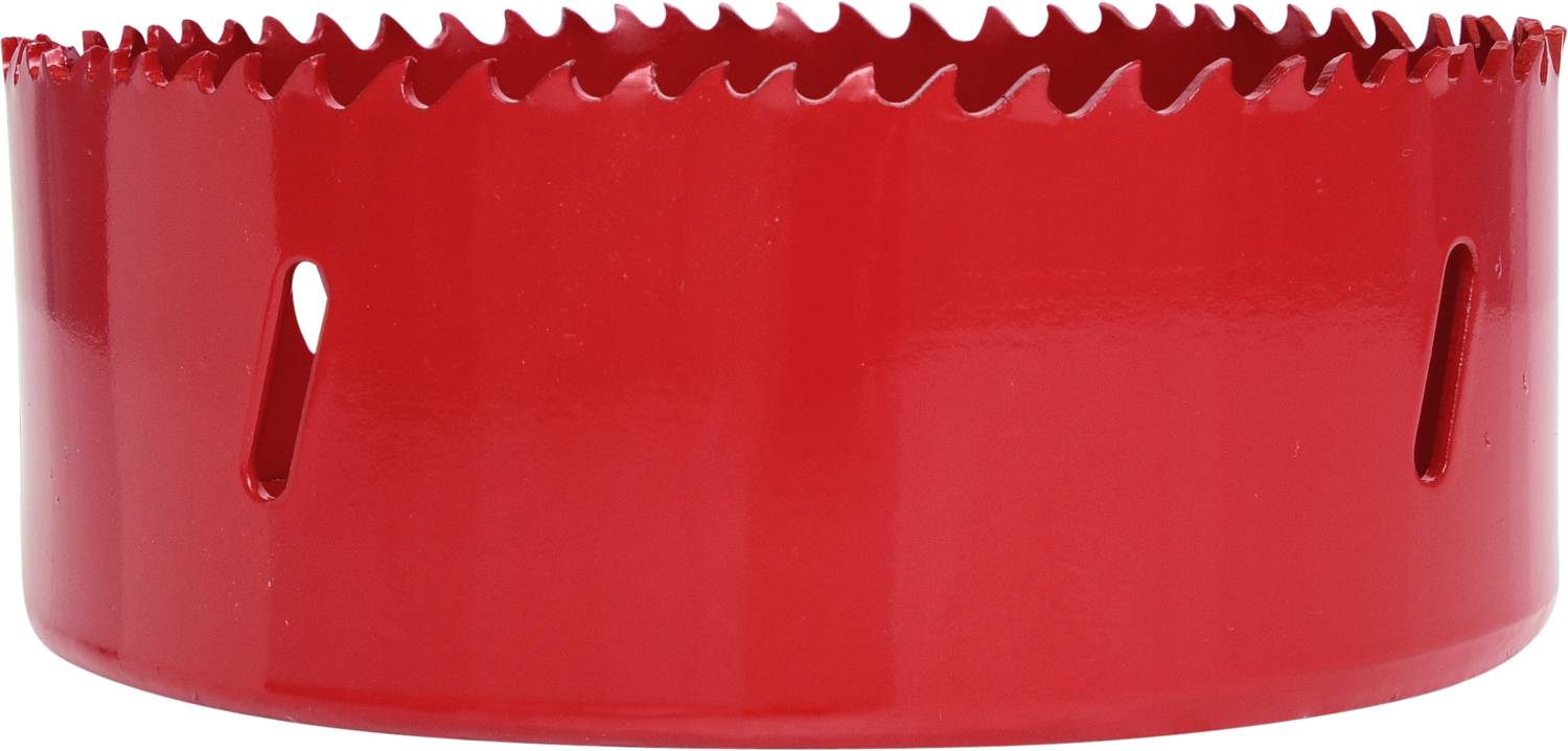 Rote Lochsäge mit gezacktem Rand, verwendet für Bohren großer runder Löcher in Materialien wie Holz oder Metall.