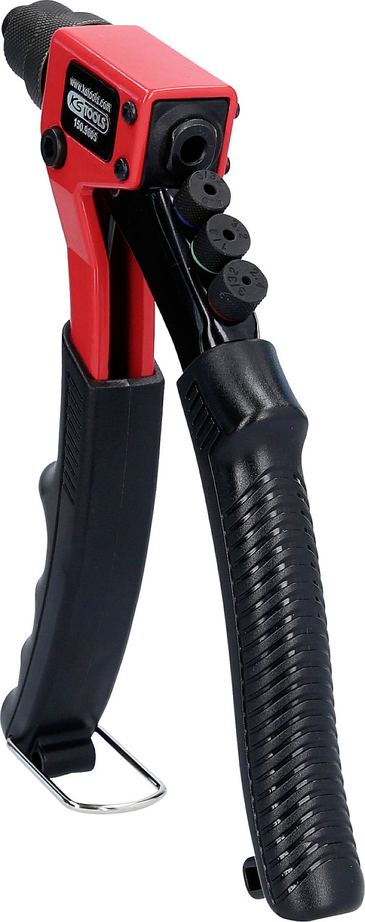 Eine rote und schwarze Nietzange, stehend mit ergonomischem Griff und mehreren Düsenaufsätzen für verschiedene Nietenarten.