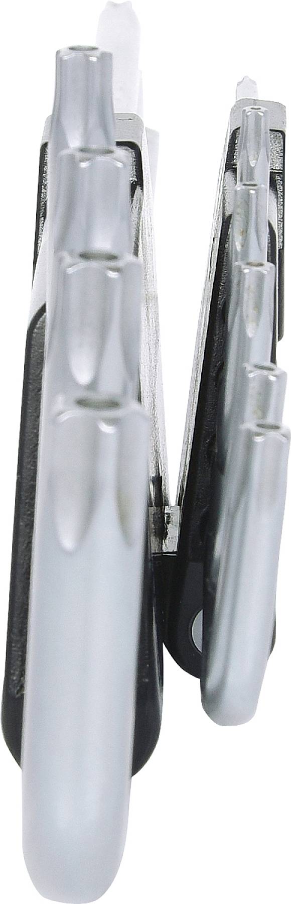 Ein mehrfaches Schraubendreherwerkzeug, das verschiedene Metallaufsätze für unterschiedliche Schraubengrößen und -typen zeigt.