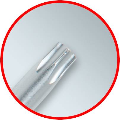 Eine Nahaufnahme eines silbernen Werkzeugkopfes, umgeben von einem roten Kreis.