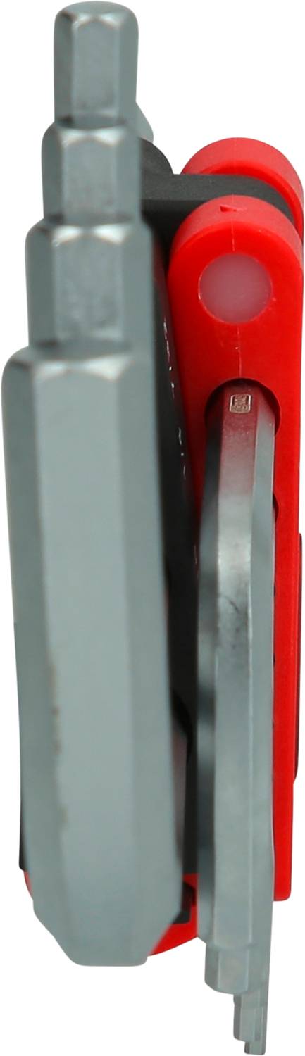 Ein Multifunktionswerkzeug mit mehreren zusammengeklappten Metallaufsätzen und einem roten Griff, seitlich betrachtet.