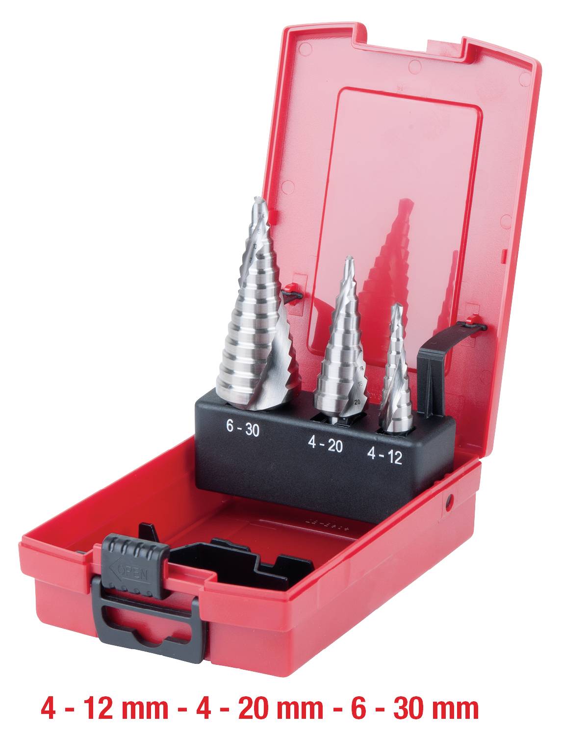 Drei Stufenbohrer aus Stahl in offener roter Plastikbox. Größen: 4-12 mm, 4-20 mm, 6-30 mm.