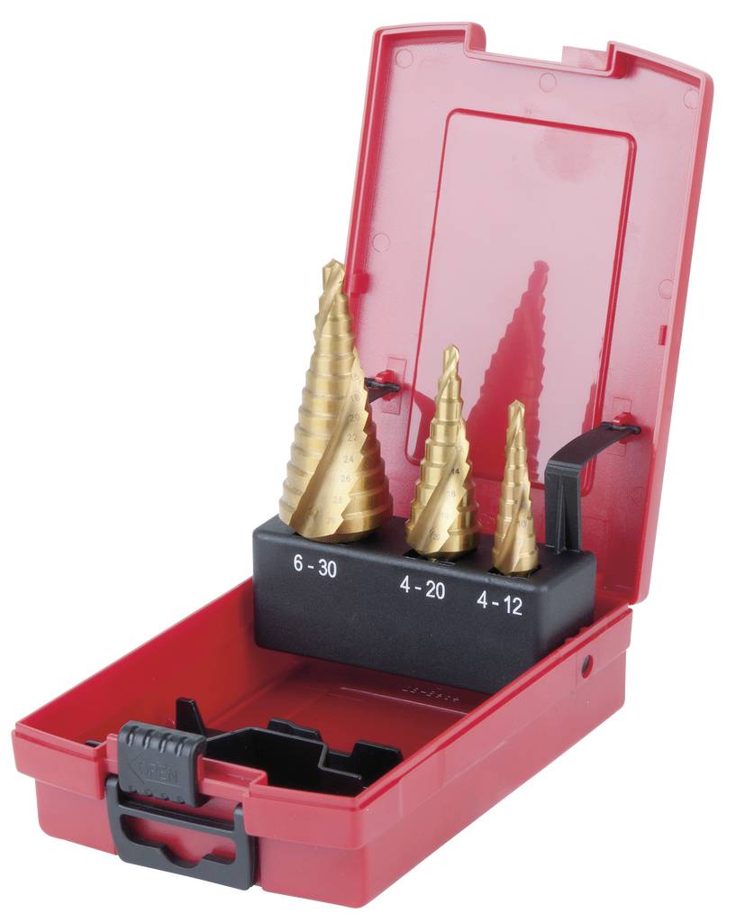 Roter Kunststoffkoffer mit drei Stufenbohrern in verschiedenen Größen von 4-12 mm, 4-20 mm und 6-30 mm, aus goldenem Metall.