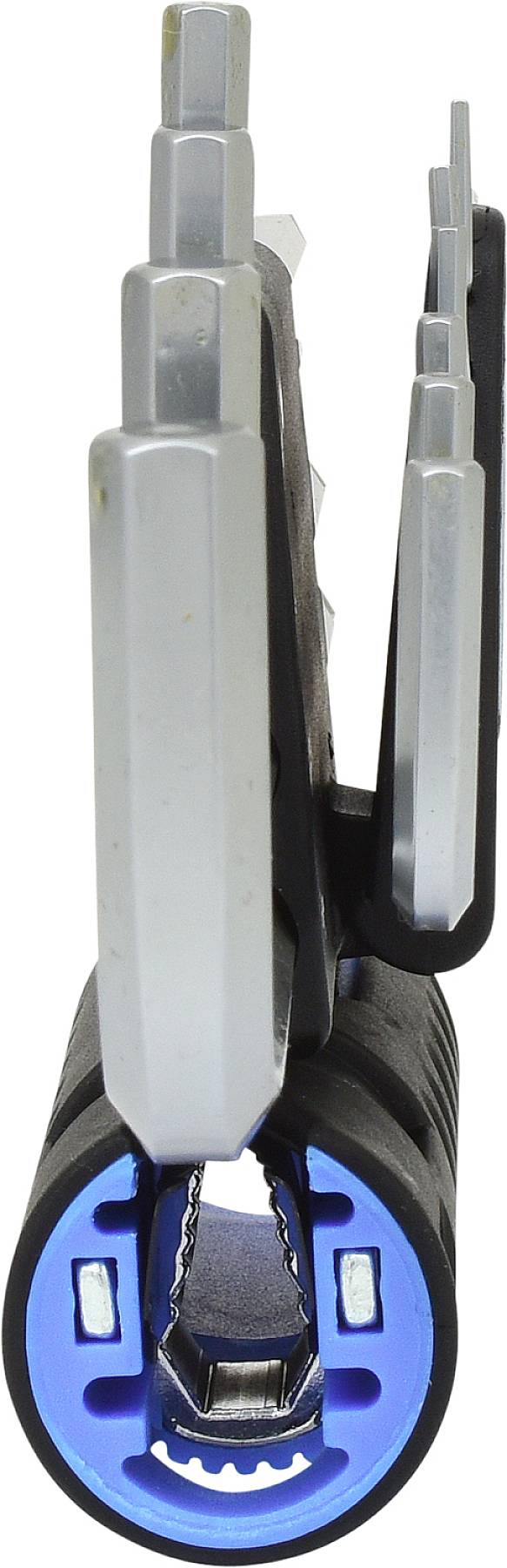 Ein multifunktionales Werkzeug in Zylinderform mit mehreren ausklappbaren Werkzeugen, darunter Inbusschlüssel, vor einem weißen Hintergrund.