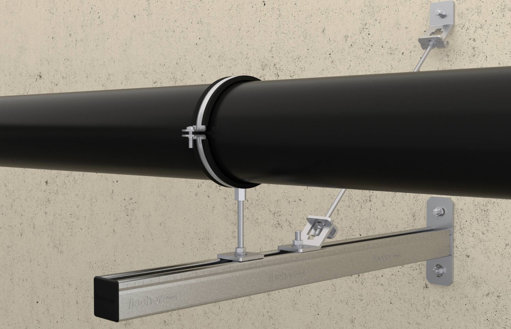 Ein schwarzes Rohr ist an einer Wand mit Metallhalterungen befestigt. Die Halterungen sind an der Wand montiert und sichern das Rohr stabil.