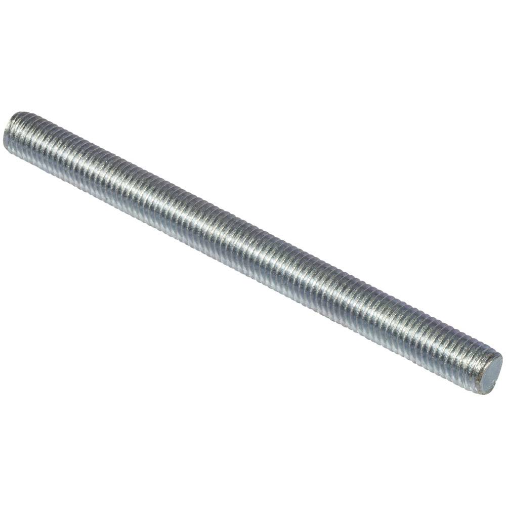 Eine lange Metallgewindestange auf weißem Hintergrund, horizontal ausgerichtet.