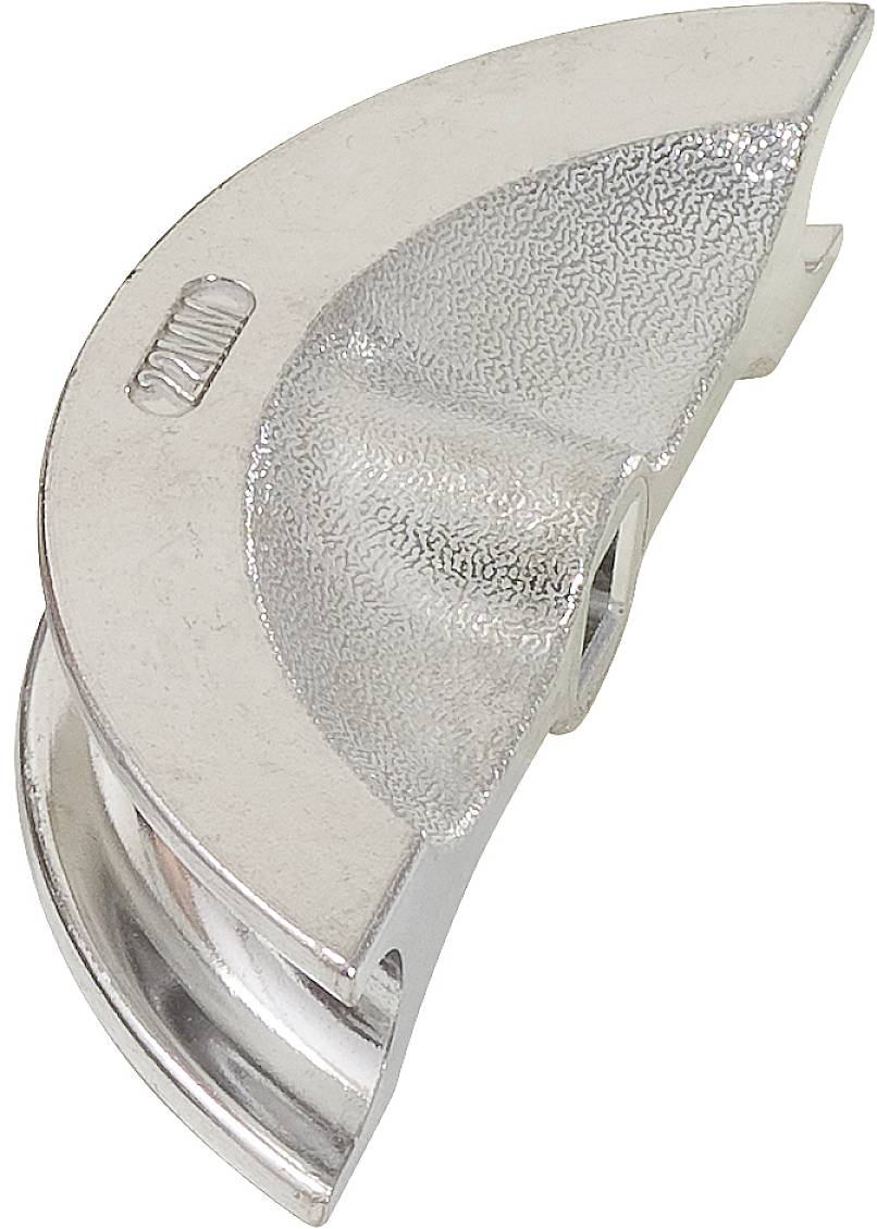 Metallteil mit gebogener Form und runder Öffnung, auf rauer Oberfläche, vermutlich Teil eines mechanischen Systems oder Werkzeugs.