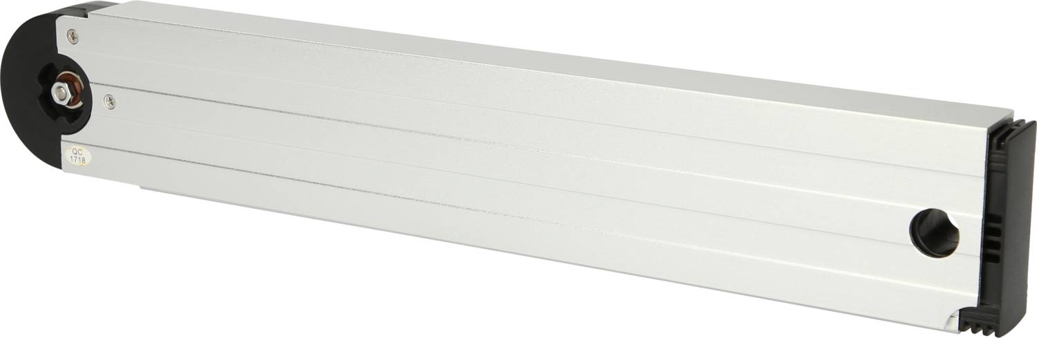 Ein rechteckiger Metallzylinder mit einer schwarzen Kappe an einem Ende und einem Loch an der Seite. Wird wahrscheinlich in technischen Anwendungen verwendet.